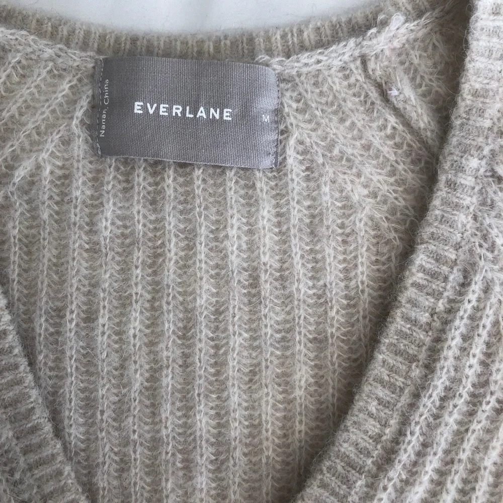 Everlane Alpaca V Neck Sweater - Picture 3 of 8
